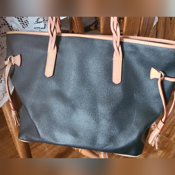 Handbag - Picture 2 of 3